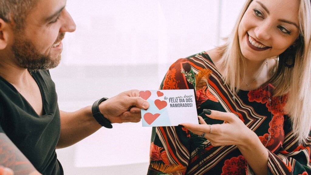 Blonde lady applying the Dating Advice for women